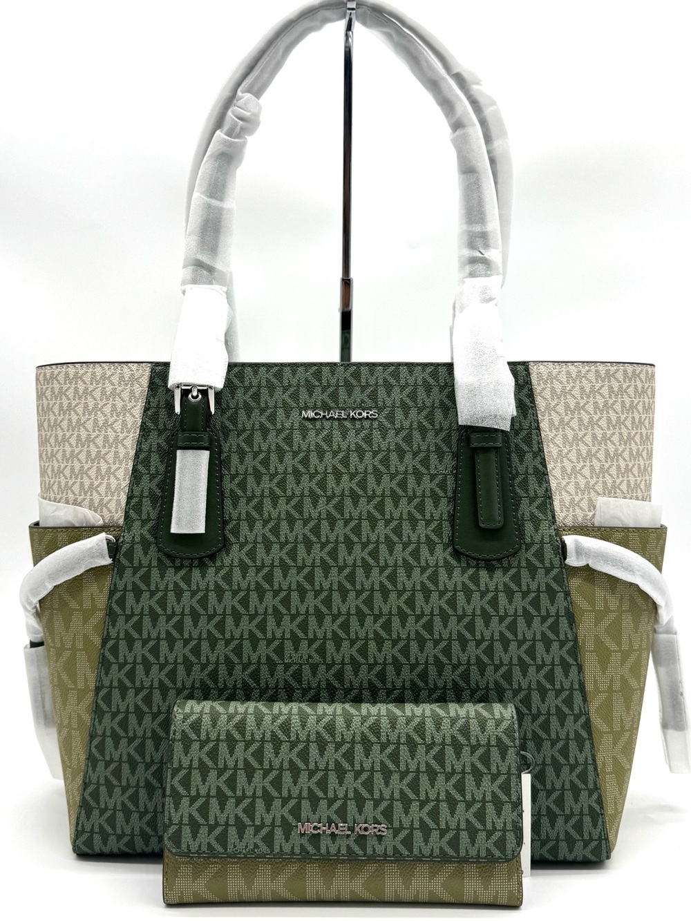 Michael Kors Voyager Large Color-Block Logo Tote Bag w Matching Trifold Wallet